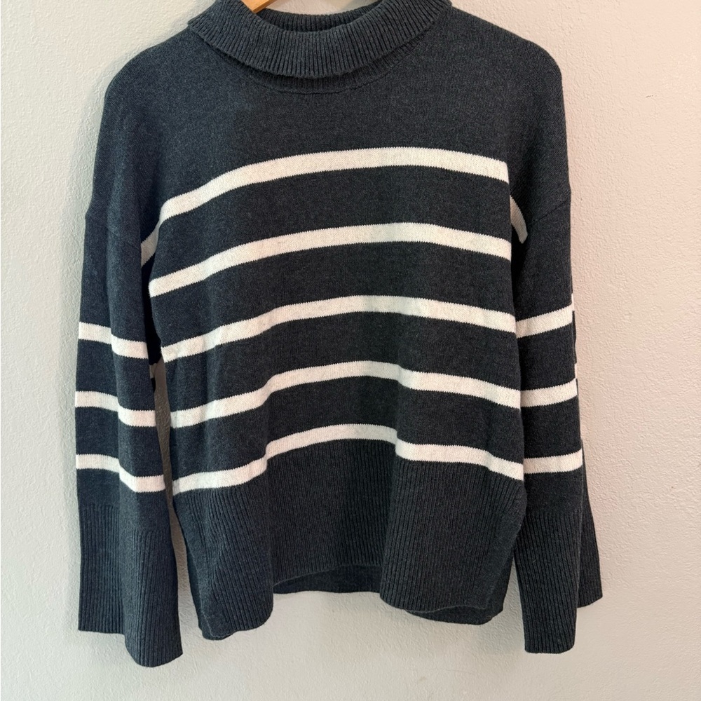 Banana Republic Gray Striped Mock Neck Sweater Women’s Medium